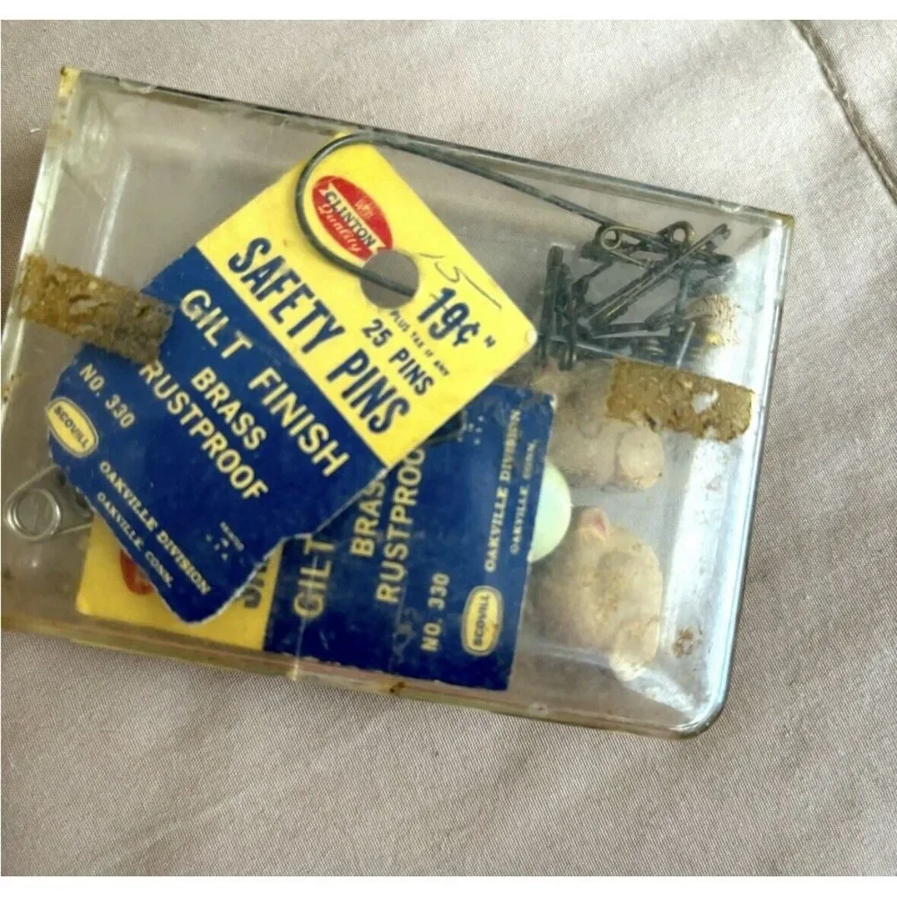 Vintage Goody, Plastic Bobby Pin Case. Clinton Quality Safety Pins‎ Diaper Pins.